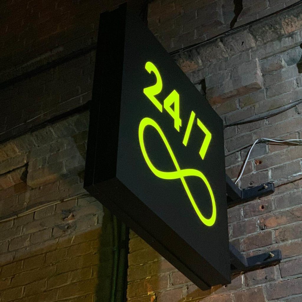 Панель кронштейн - композитный короб с инкрустацией